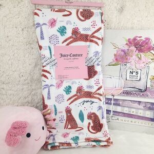 {Juicy Couture} White {Leopard} Plush Throw Blanket